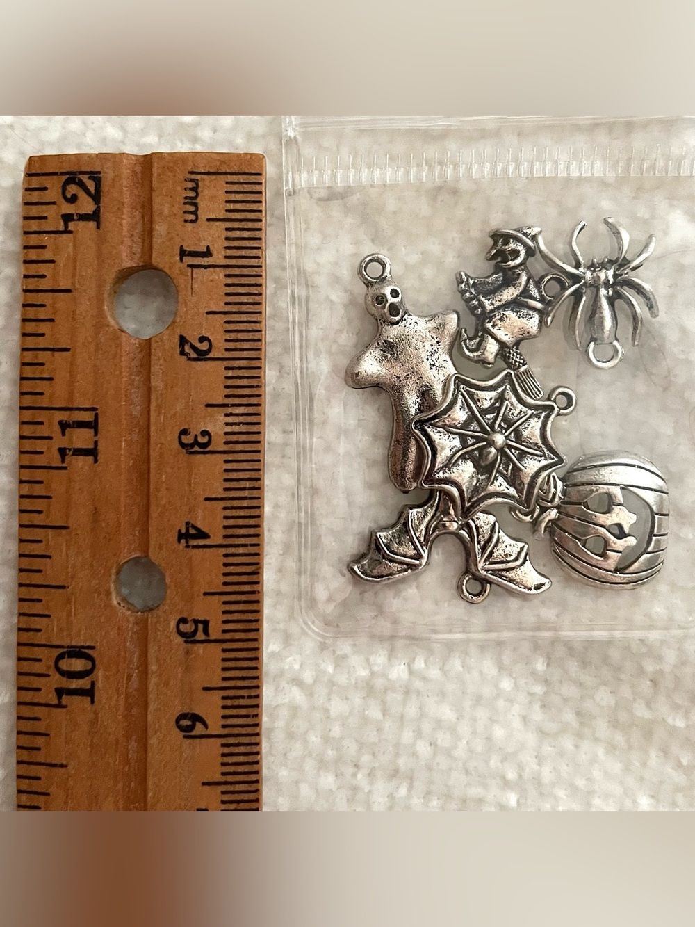 LOT - Silver-Antique Silver-Gold plated Asstd Jewelry Findings & Accents (172g) - Picture 9 of 13